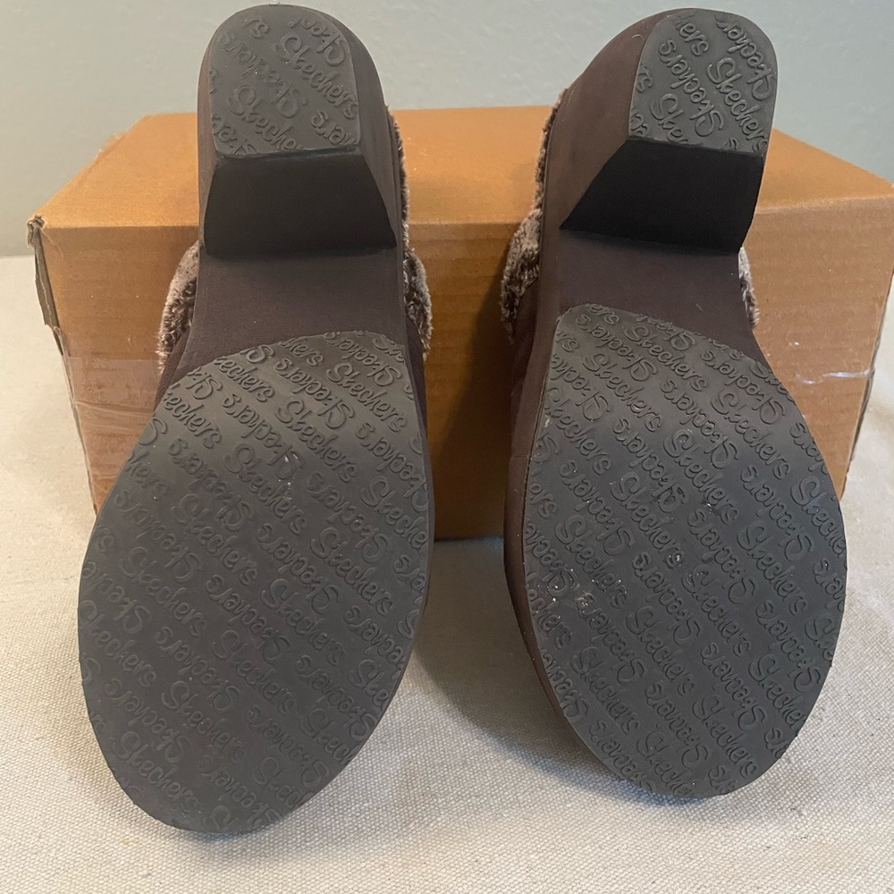 Skechers Women's Dark Brown Furry Mule Clogs - Picture 6 of 14
